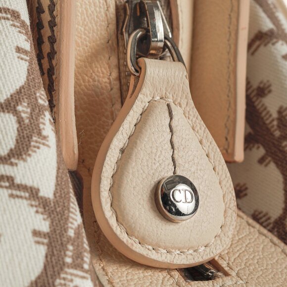 Christian Dior Vintage Flowers Beige Monogram Canvas Embroidered Frame Bag - Picture 11 of 14